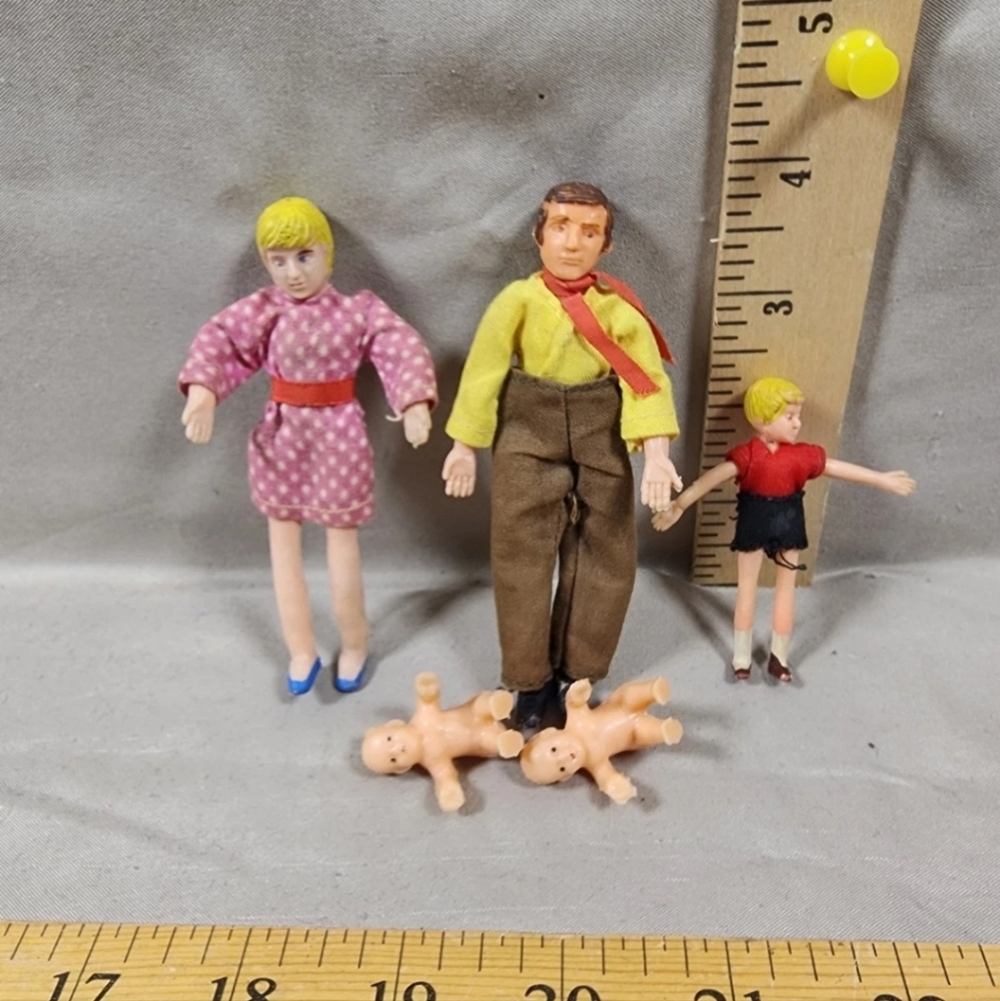 Vintage Bendy Family Mom Dad Boy 2 Baby Lot Used Great Shape